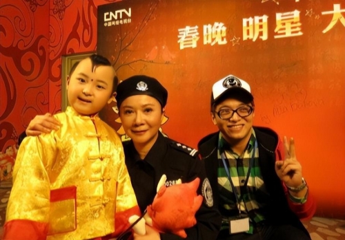 春晚童星邓鸣贺，星光璀璨的璀璨之星-第1张图片