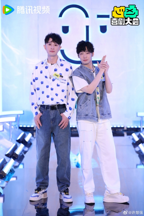18同志少爷ktv直播18同志少爷KTV直播盛宴-第2张图片