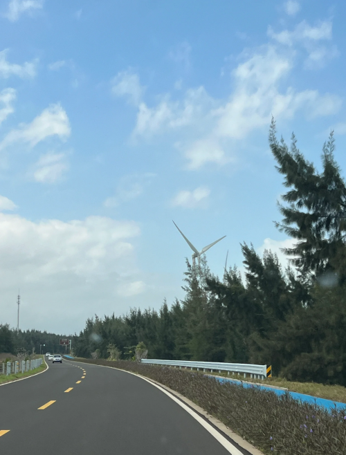 海南自驾游一圈多长时间海南自驾游，3小时挪了300米，畅游海岛风光