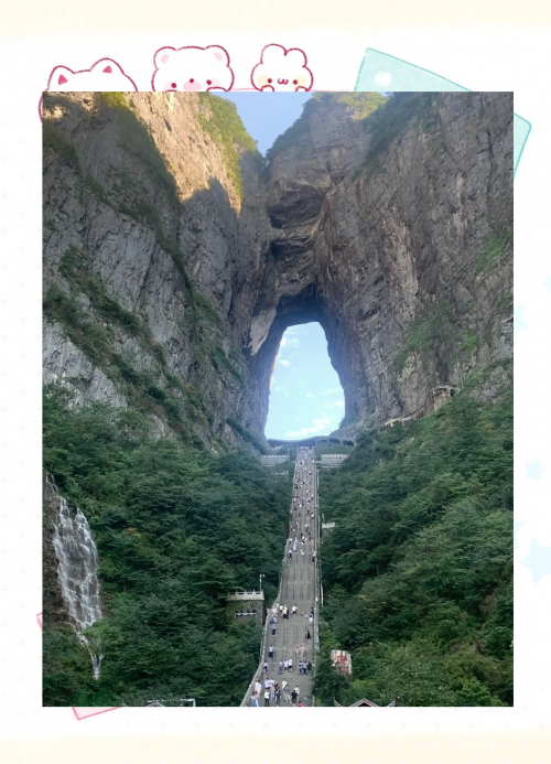 天门山99道弯，自然奇观与历史文化的完美融合-第1张图片
