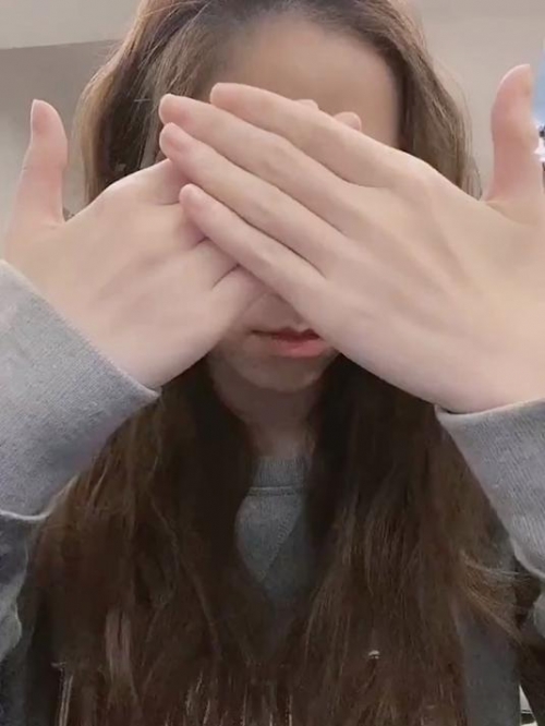 邓紫棋变身女主播-第2张图片