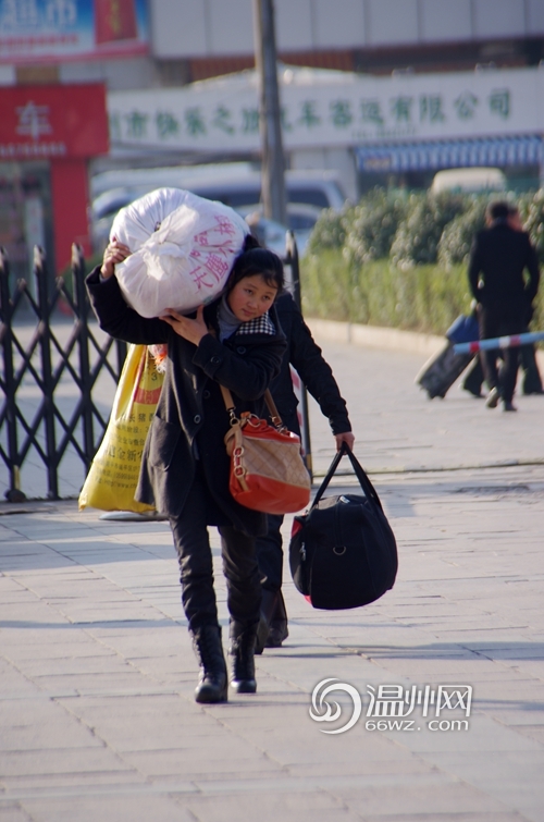 地铁女汉子地铁女汉子，都市中的独立力量